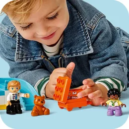 לגו דופלו – פעם ראשונה בשדה התעופה 10443
